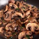 Champiñones al jerez, la guarnición llena de sabor que hace match con todos tus platos