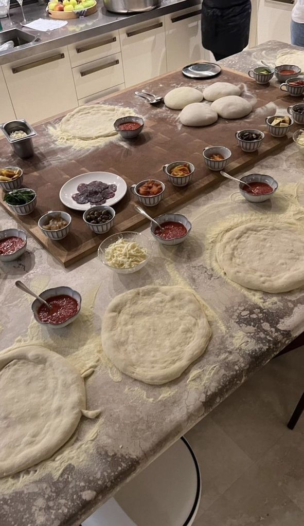 Pizza artesanal con ingredientes frescos